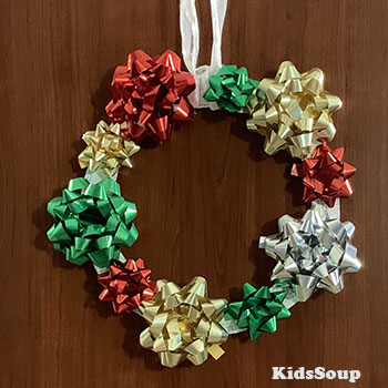 Schleifen-Weihnachtskranz basteln fur Kinder
