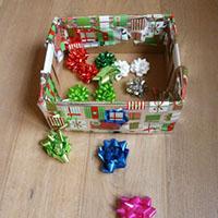 Spielen mit Weihnachtsschleifen - Grobmotorik