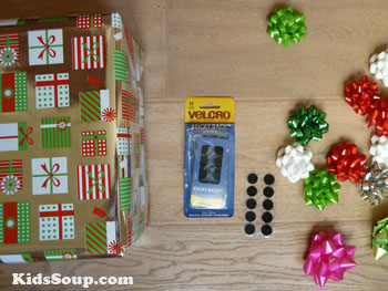 Feinmotorik mit Geschenkschleifen