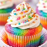 Einfache Regenbogen-Cupcakes Einfache Regenbogen-Cupcakes