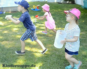 Kinder Olympiade Wasser-Wettlauf